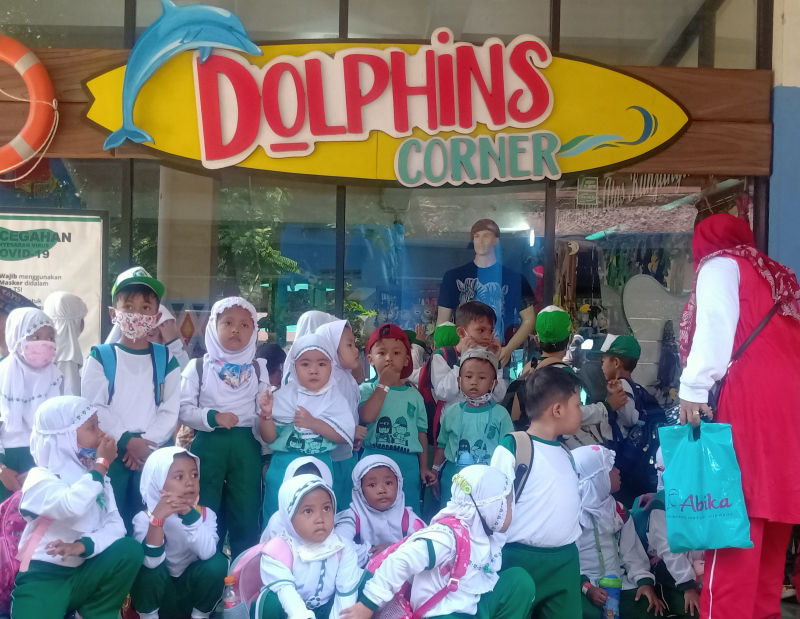 Wisata Edukasi, Batang Dolphins Center