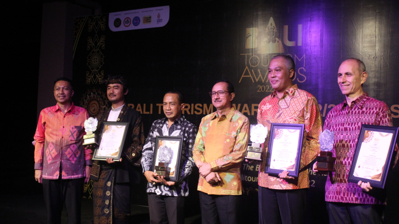 Penghargaan Bali Leading Theme Park untuk Bali Safari Park