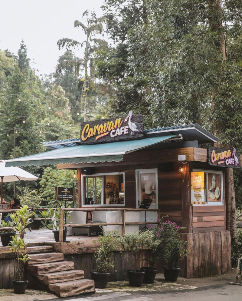 Tampilan Caravan Cafe Taman Safari Bogor. (*)
